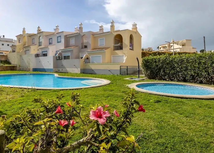 Casa Claudia - Cond Atalaia